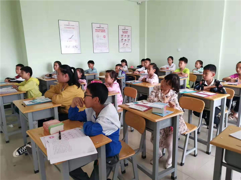 教室內(nèi)學(xué)員聽(tīng)課