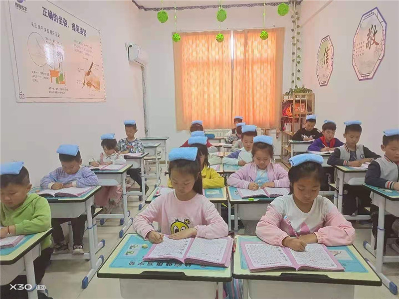 學(xué)員的坐姿矯正