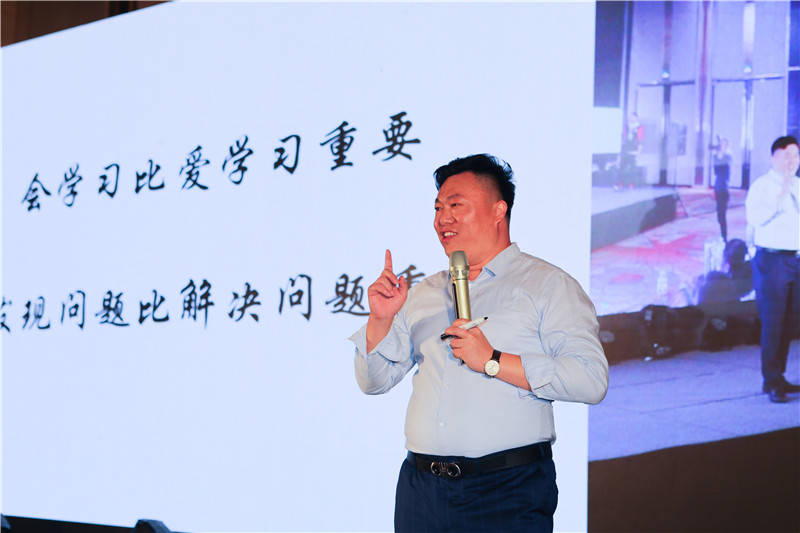 校長管理課程培訓(xùn)老師講解