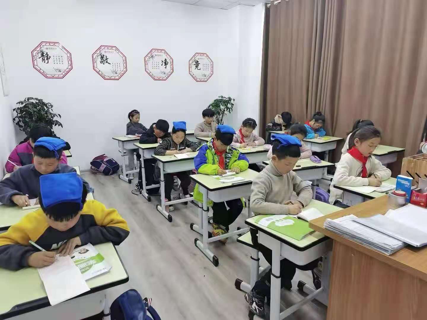 孩子的字寫得非常的差，我們應(yīng)該怎樣幫助孩子