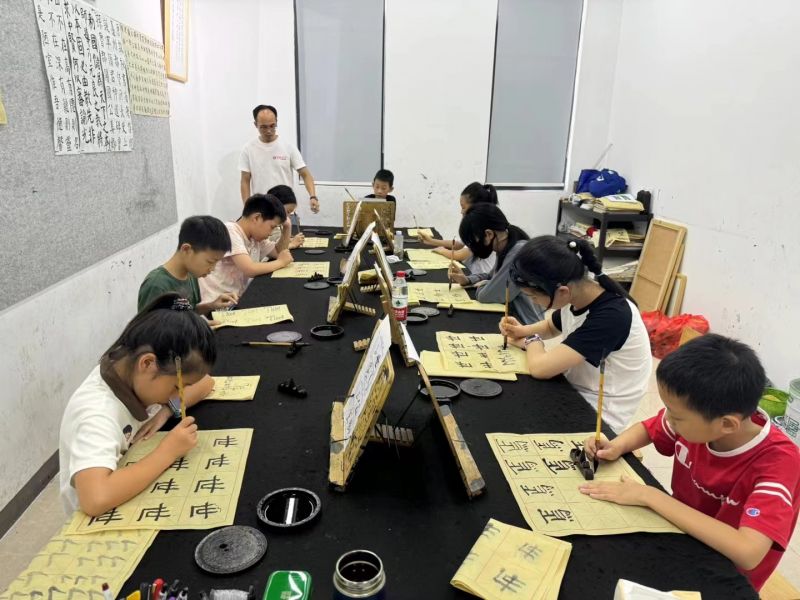 軟筆書(shū)法加盟-鋒格練字江蘇無(wú)錫宜興校區(qū)軟筆書(shū)法課堂